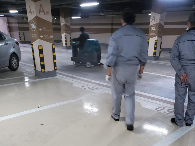 【客户案例】青岛某物业公司租赁坦力TLT70驾驶式洗地机一台