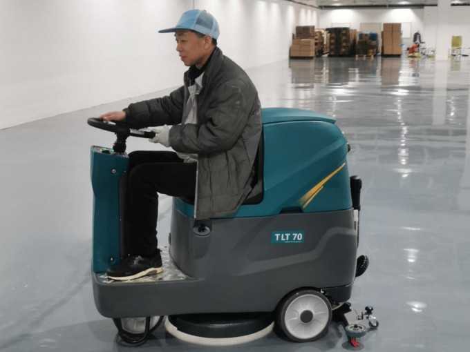 【客户案例】青岛某电子厂新厂房采购坦力TLT70驾驶式洗地机一台