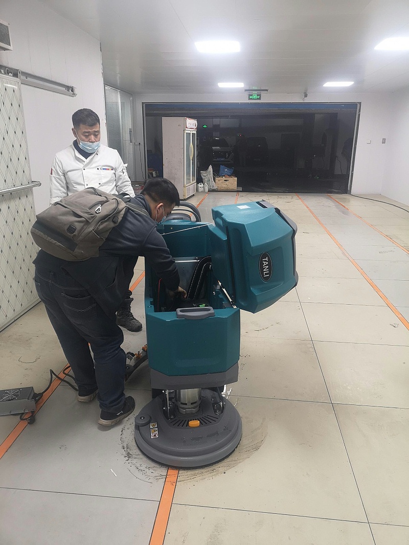 坦力手推式洗地机T50助力某老年公寓食堂保洁