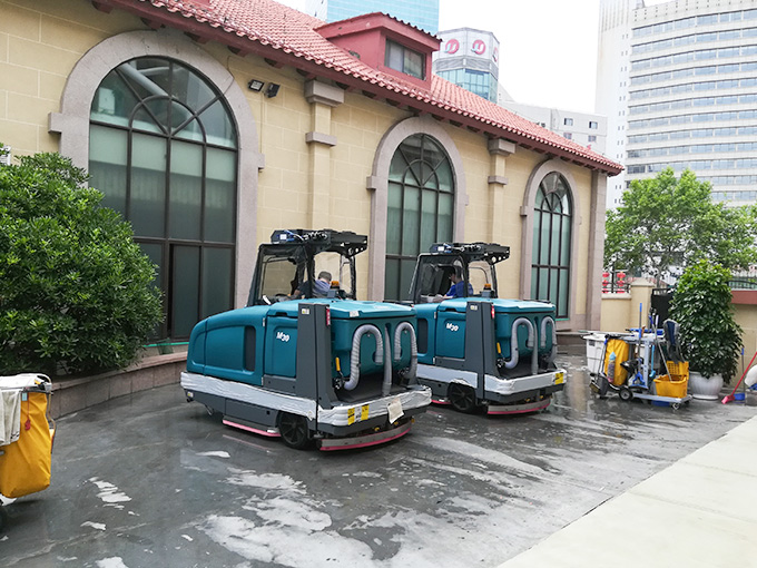 青岛高铁站定购坦力清洁设备扫地机